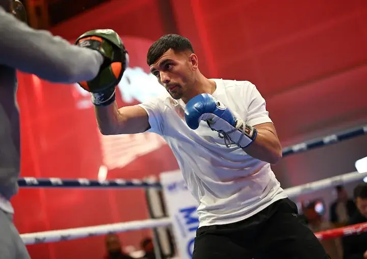 Jack Catterall goes through the motions at an open workout in 2025
