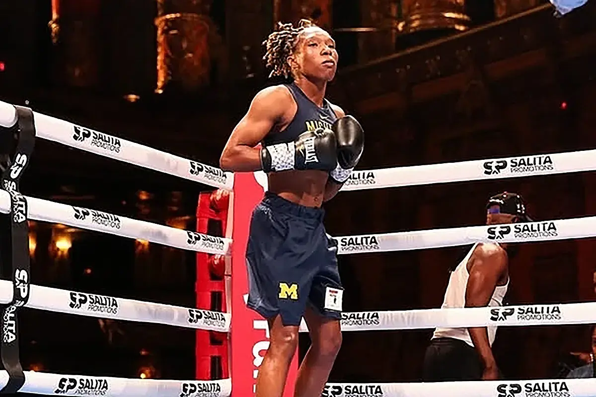 Jasmine Hampton seconds away from her pro debut in Detroit, Michigan. (September 19, 2025)
