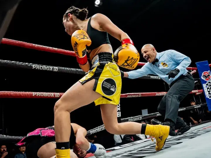 Jocelyn Camarillo knocks out Isis Sio. (March 21, 2026)