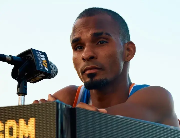 Jonathan Gonzalez speaks at a press conference on December 30, 2025, days before his fight with Yankiel Rivera.