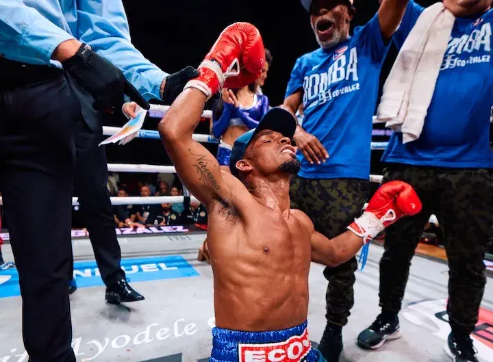 Jonathan Gonzalez celebrates after defeating Yankiel Rivera via unanimous decision on January 3, 2026.