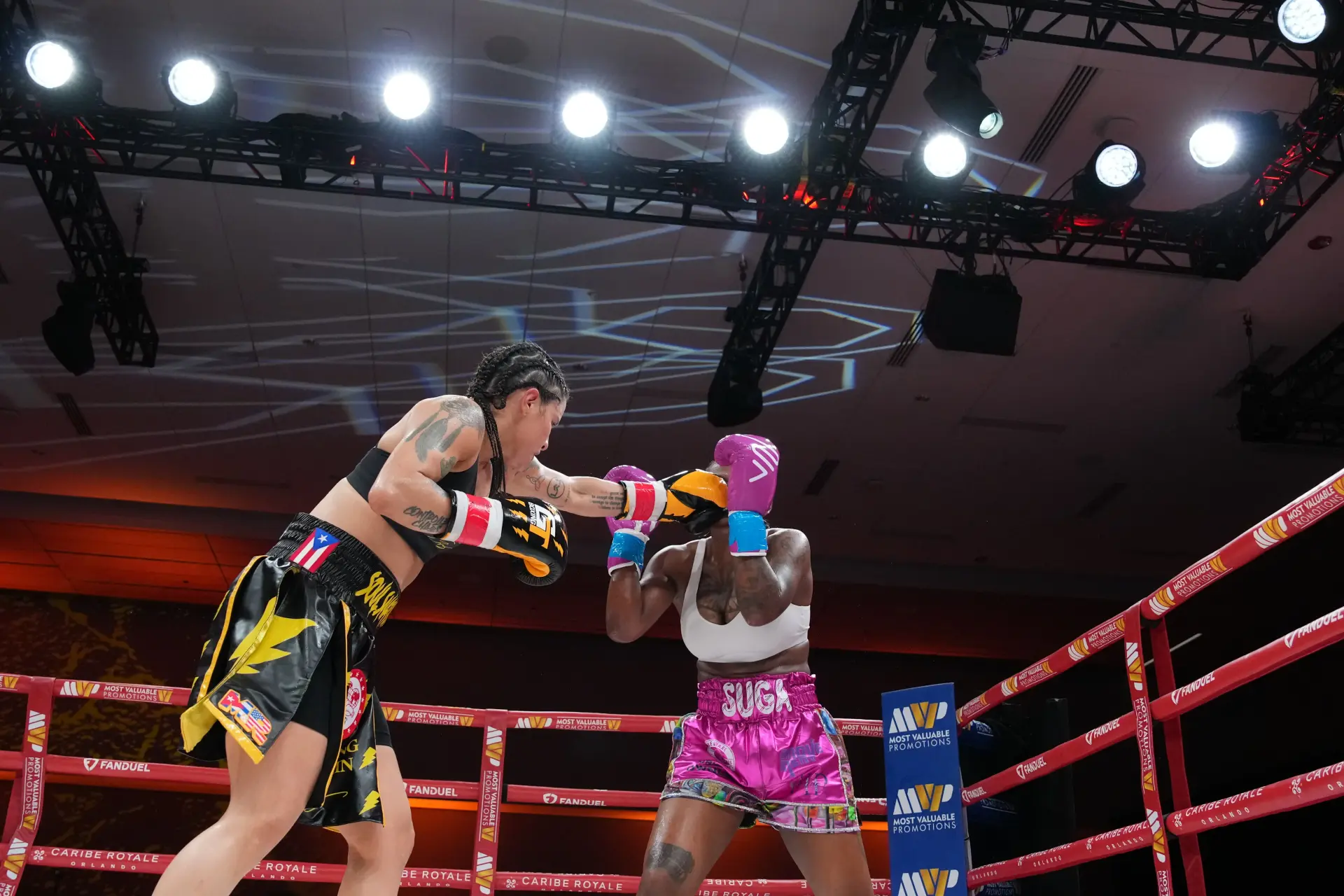 Elia Carranza throws a jab toward Oshae Jones