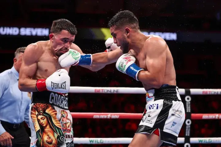 Jorge Chavez lands a right hand on Manny Flores in their rematch on January 16, 2026.
