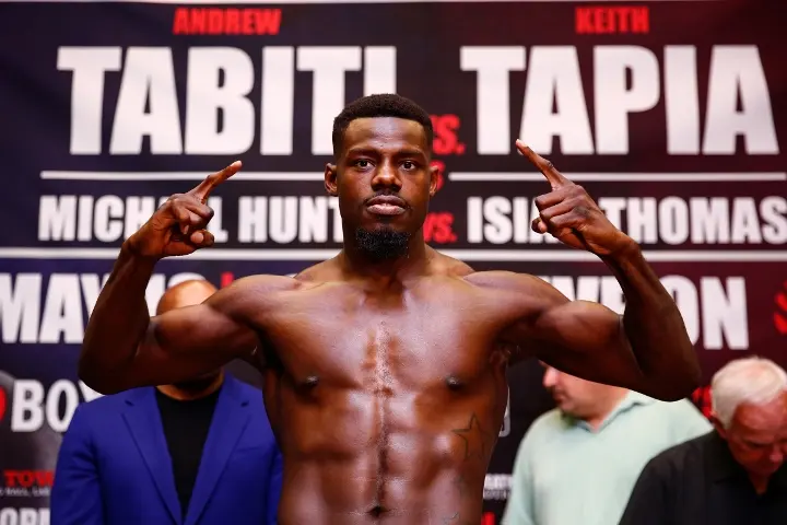 Lr Weigh In Andrew Tabiti Trappfotos
