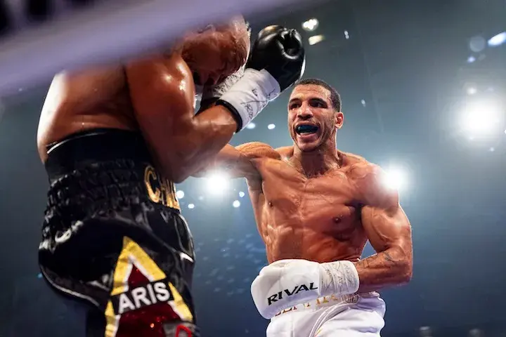 Lenar Perez (right) lands a punch on Isaac Chilemba. (March 5, 2026)