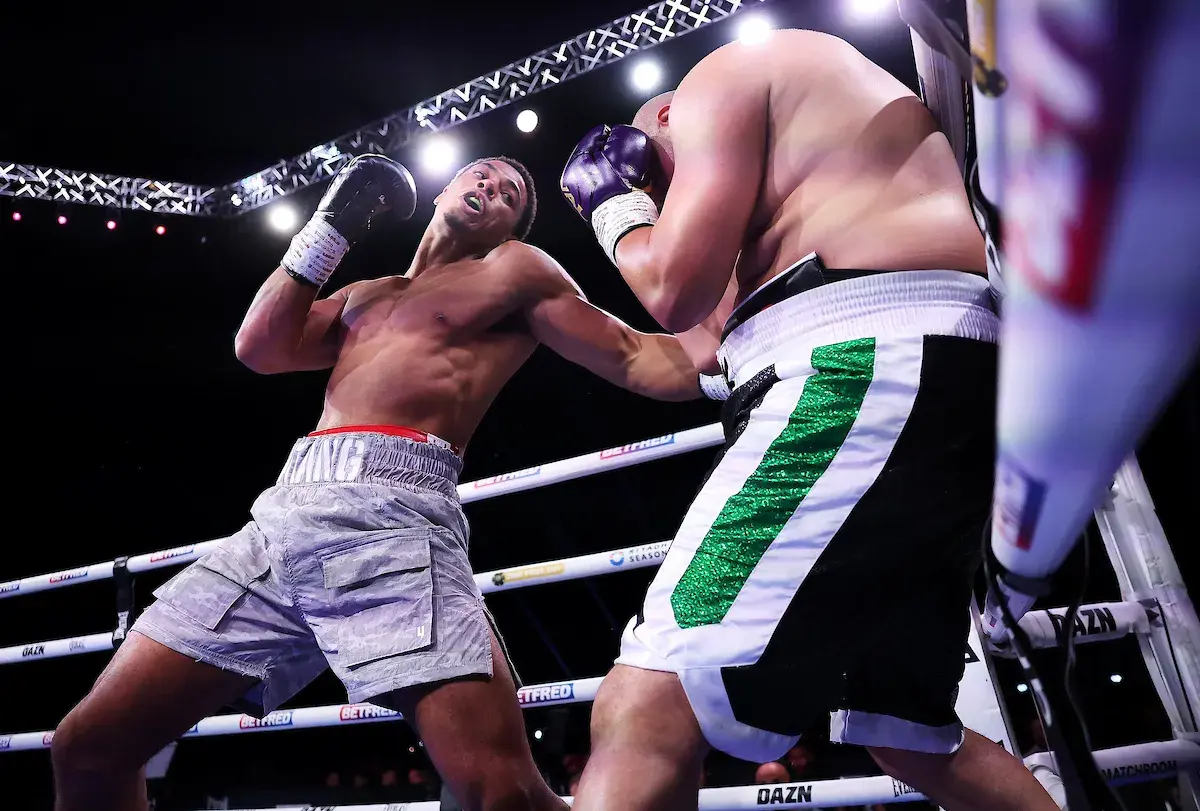 Leo Atang lets fly to score his seventh professional win on June 6, 2026