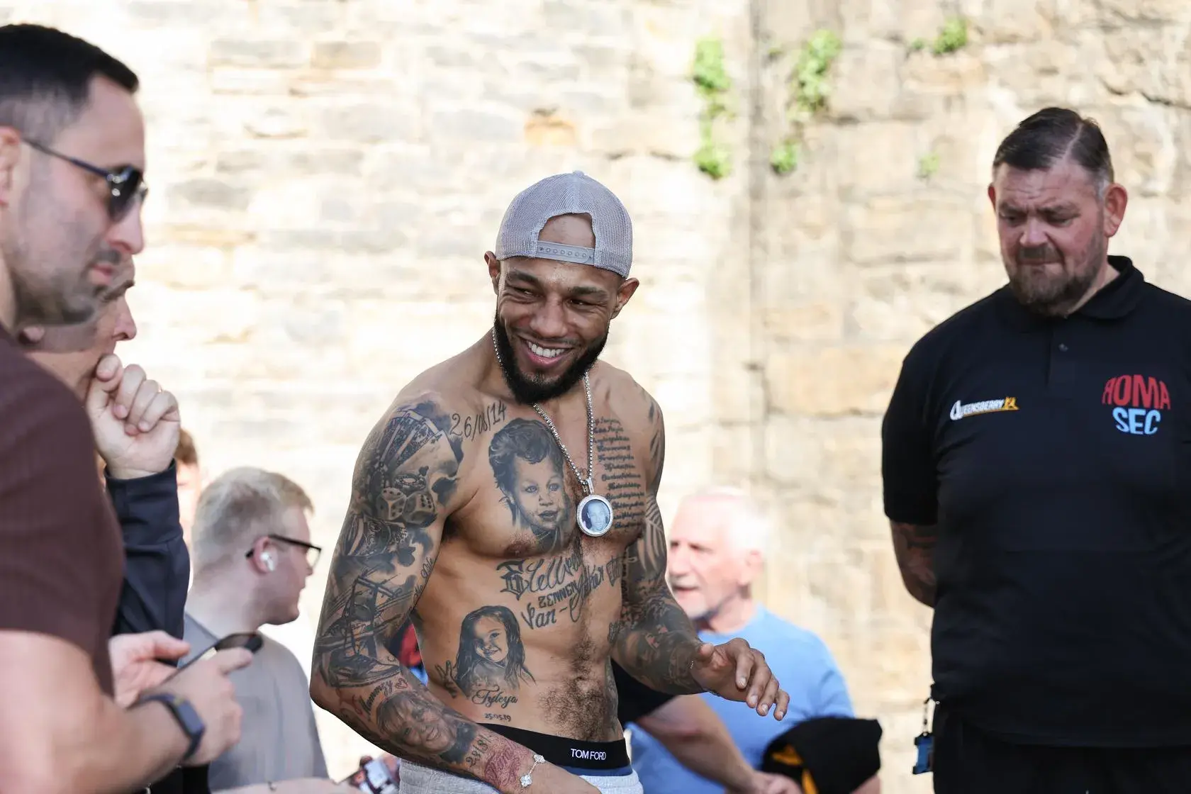 Lyndon Arthur weighs in to face Lewis Edmondson