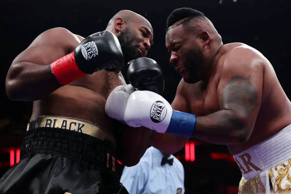 Kingsley Ibeh dislodges Jarrell Miller's hairpiece