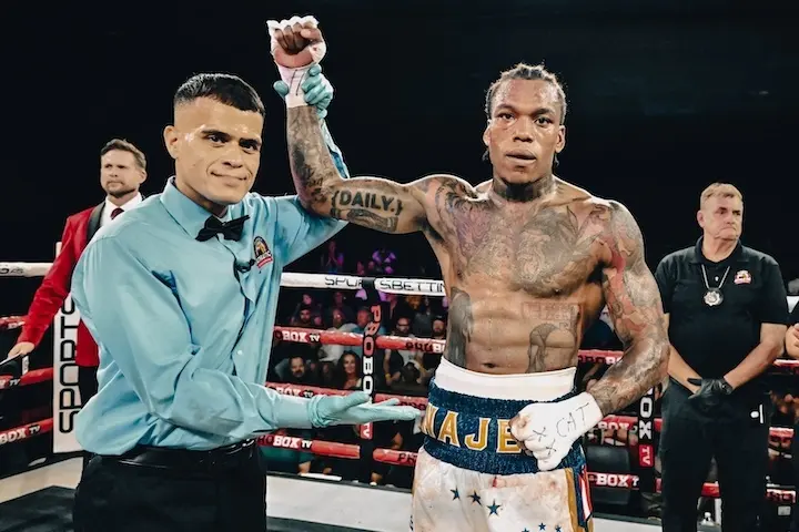 Najee Lopez stops Lenin Castillo in six rounds on ProBox TV