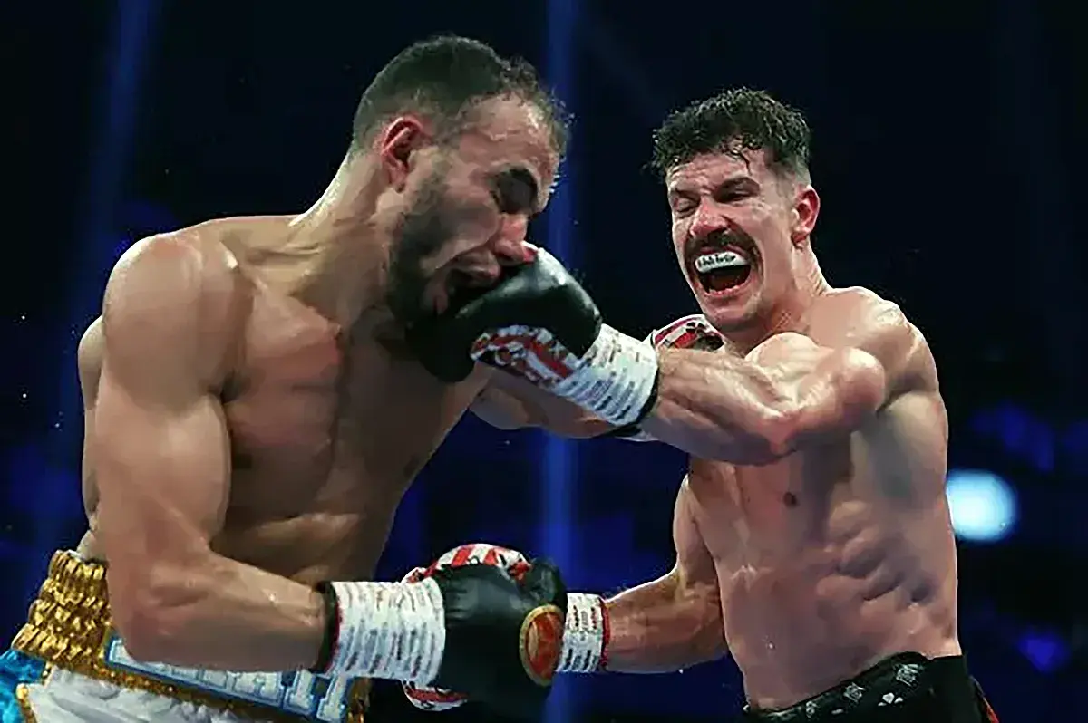 Nathan Heaney lands a right hand on Sofiane Khati