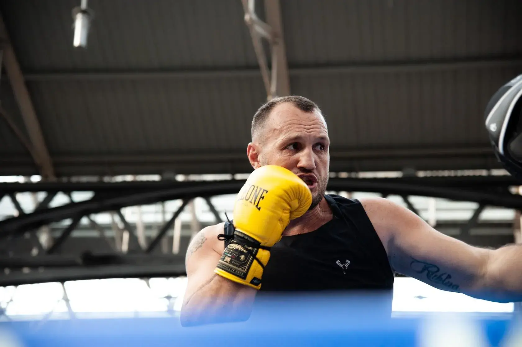 Nelson Hysa in London at the Itauma-Hrgovic open workout in August 2026