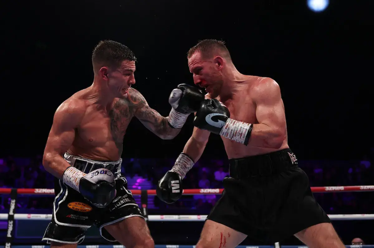Sam Noakes dominates Ryan Walsh to retain lightweight titles