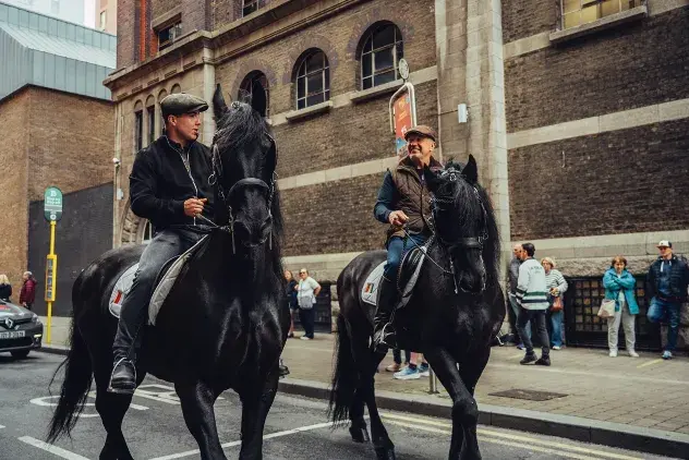 Pierce O'Leary and Irish great Steve Collins ride through the streets of Dublin