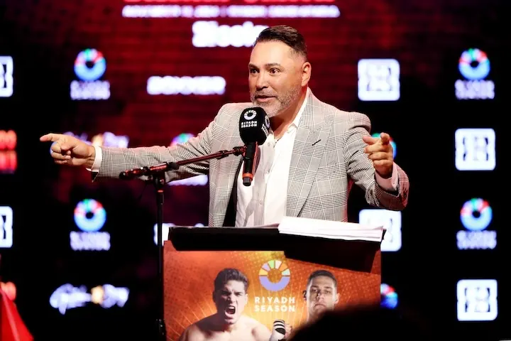 Oscar De La Hoya claps back with his own Golden Boy-Matchroom 5 versus 5 line-up