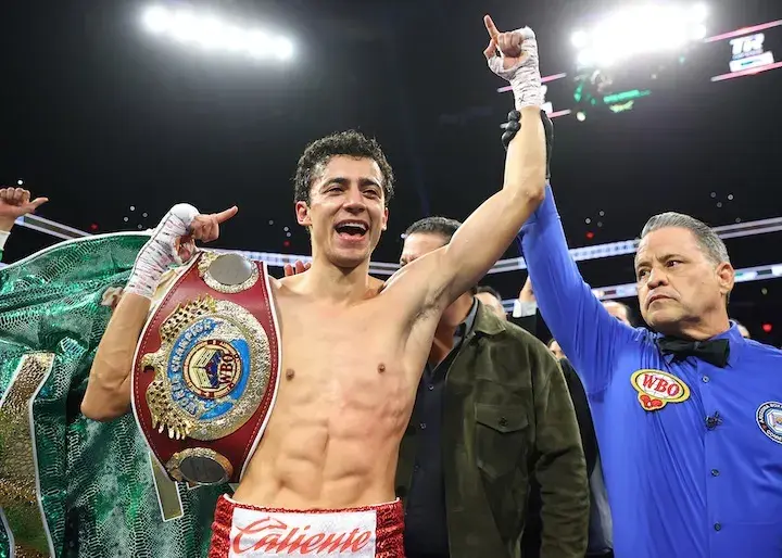 Rafael Espinoza retains belt as Robeisy Ramirez walks away with double vision