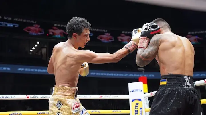 Rafael Espinoza TKO11 Arnold Khegai 111625-12