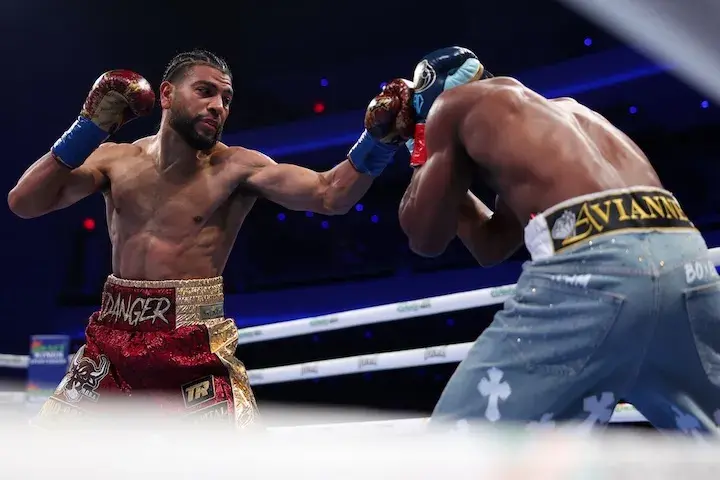 Raymond Muratalla (right) lands a punch on Andy Cruz (right) on January 24, 2026