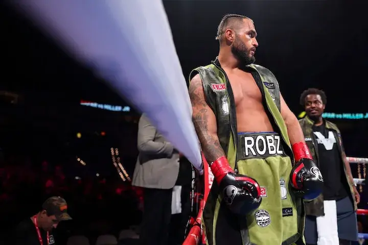 Robin Sirwan Safar stands in the ring ahead of his boxing match against Derick Miller Jnr on November 8, 2025.