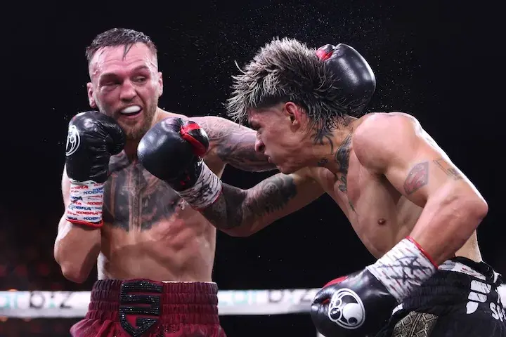 Sam Goodman (left) exchanges punches with Rodrigo Fabian Ruiz (right) at the WIN Entertainment Centre, Wollongong, New South Wales, Australia. (April 4, 2026)