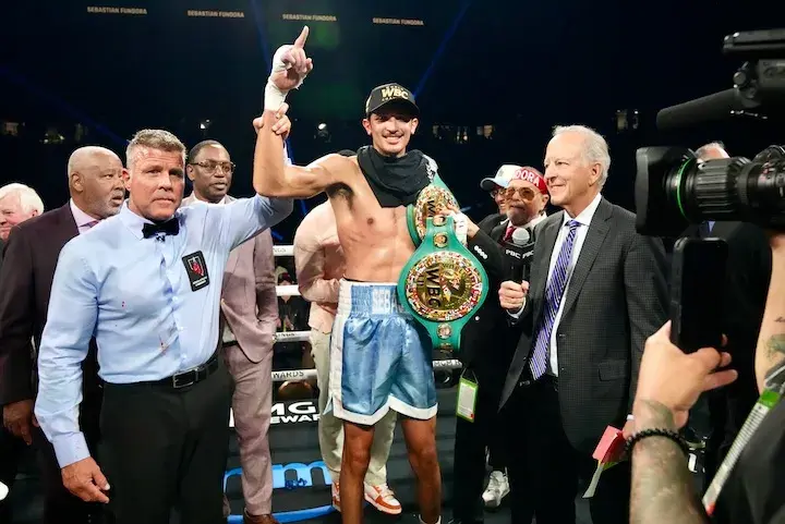Sebastian Fundora celebrates his victory over Keith Thurman during their pay-per-view main event fight from the MGM Grand Garden Arena in Las Vegas. (March 26, 2026)
