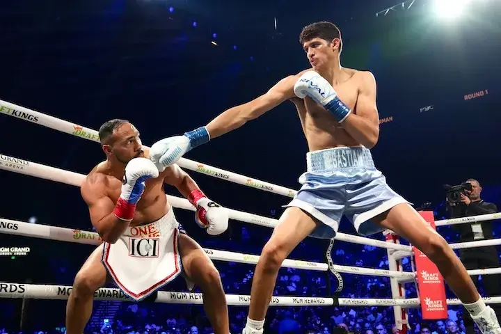 Sebastian Fundora (right) looks to use his jab against Keith Thurman during their pay-per-view main event fight from the MGM Grand Garden Arena in Las Vegas. (March 26, 2026)