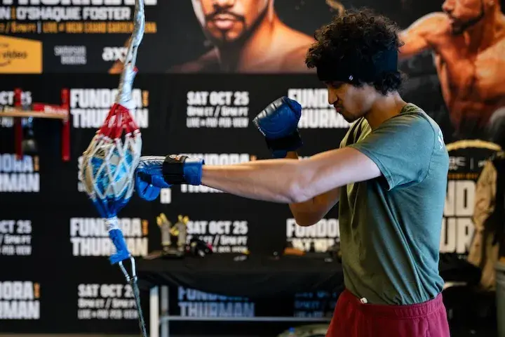 Sebastian Fundora training for Keith Thurman. (March 3, 2026)