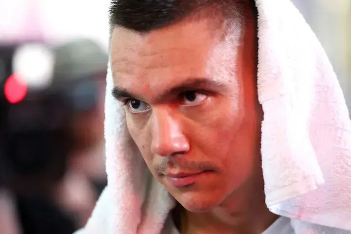 Tim Tszyu wears a towel over his head while looking intently forward during a media workout on December 11, 2025, ahead of his boxing match with Anthony Velazquez.