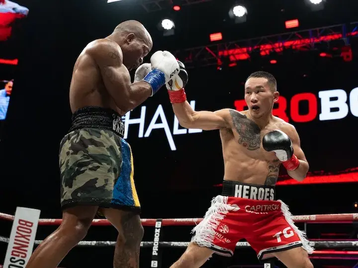 Tsendbaatar Erdenebat (right) lands a punch on Cobia Breedy. (May 1, 2026)