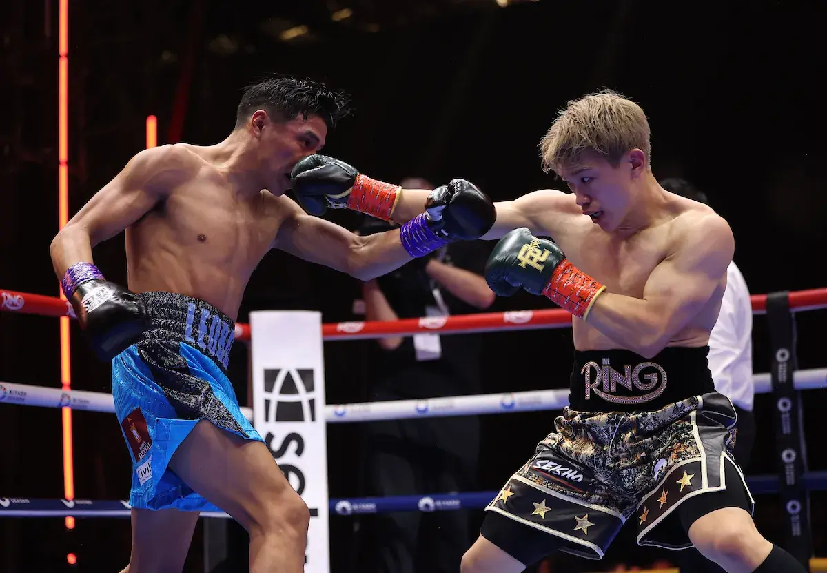 Reito Tsutsumi (right) lands a jab on Leobardo Quintana Sanchez during their boxing match on December 27, 2025.