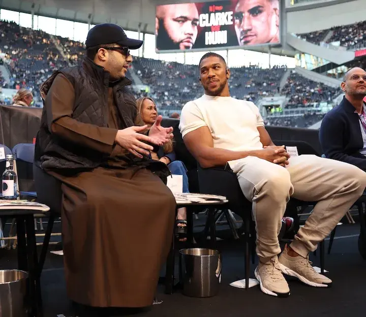 Turki Alalshikh (left) talks with Anthony Joshua (right) during the Tyson Fury-Arslanbek Makhmudov at Tottenham Hotspur Stadium. (April 11, 2026)