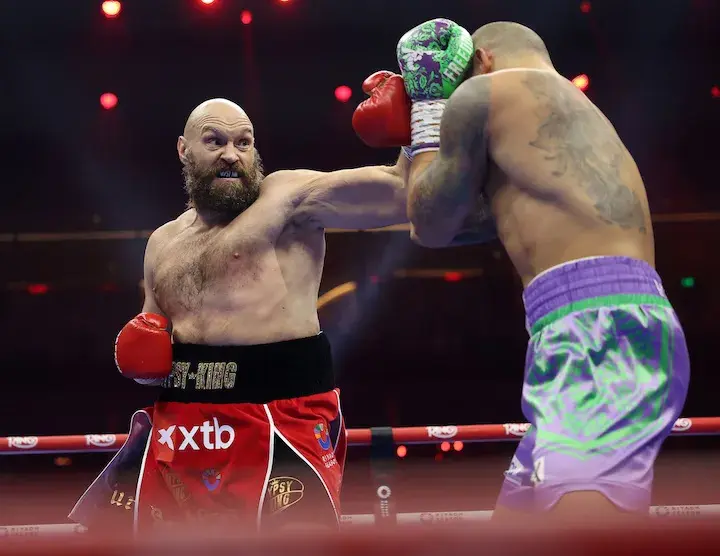Tyson Fury takes on Oleksandr Usyk.