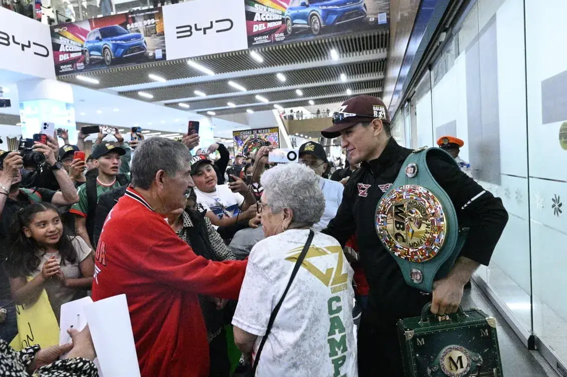 William Zepeda, donning his new WBC title, gets a hero's welcome on August 4, 2026 in Mexico after returning home following victory over Lamont Roach
