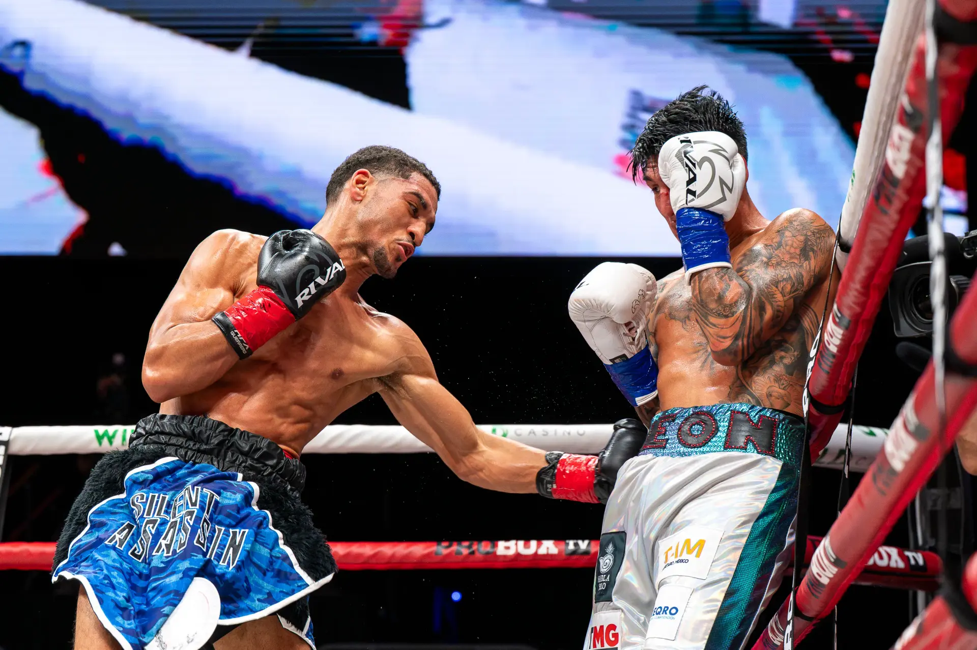 William Foster III lands a left hook to the body of Brandon Leon Benitez.
