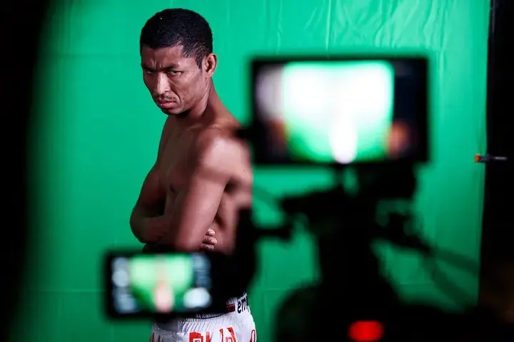 Willibaldo Garcia poses for cameras at a media day on December 22, 2025, ahead of his boxing match with Kenshiro Teraji.
