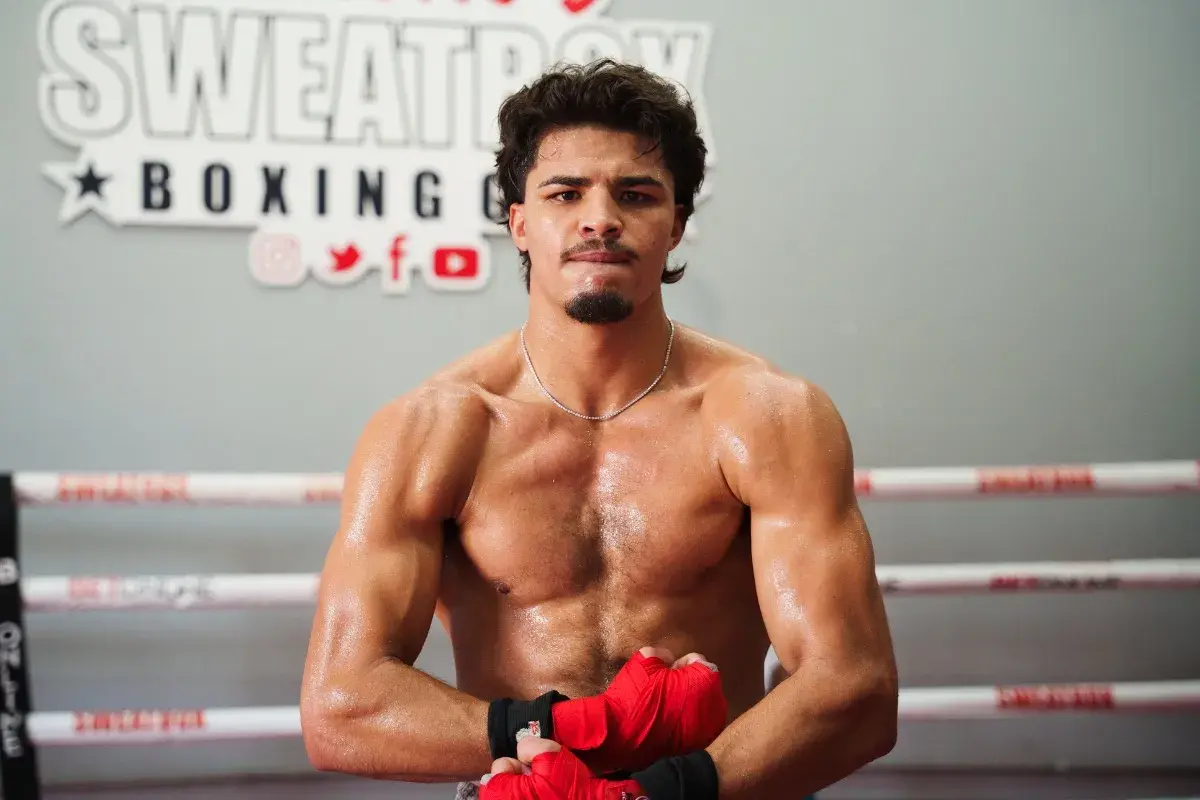Xander Zayas flexes in the gym ahead of his unification bout against Abass Baraou in January 31, 2026.