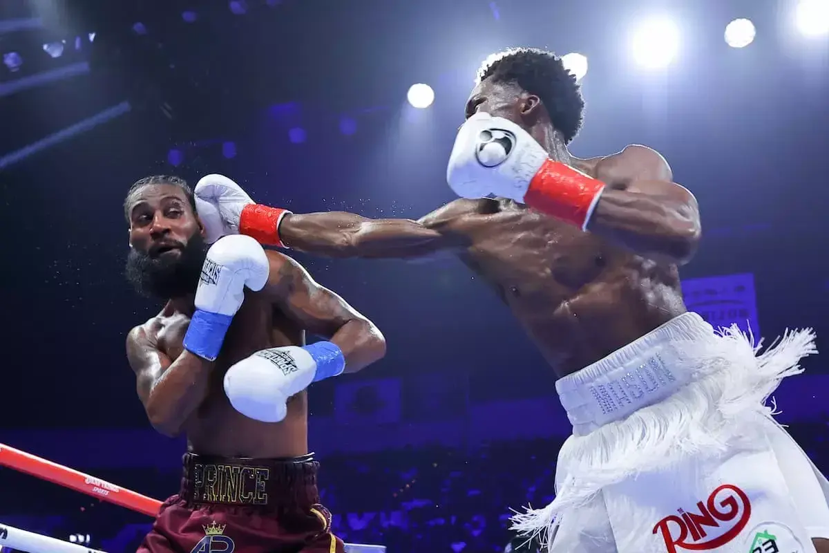 Abdullah Mason spears Albert Bell on his way to winning in the 12th round on July 4, 2026