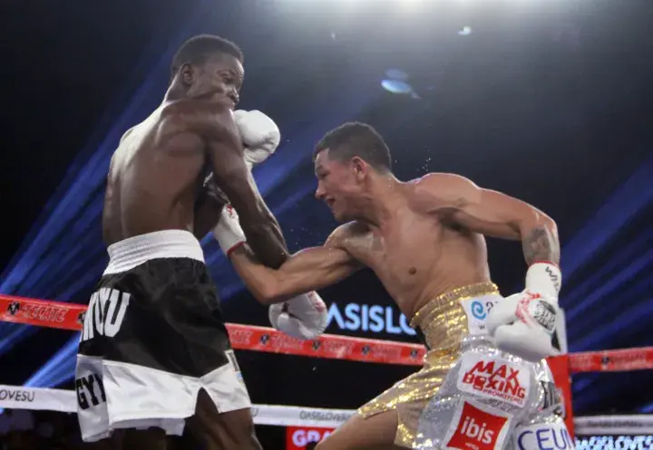 Berchelt Awuku Fight