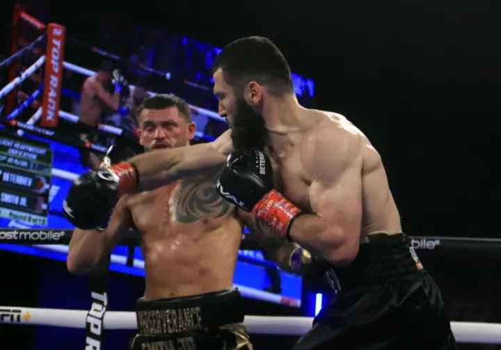 Beterbiev Smith