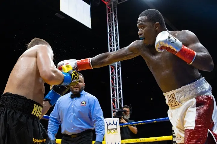 Broner Hutchinson Fight