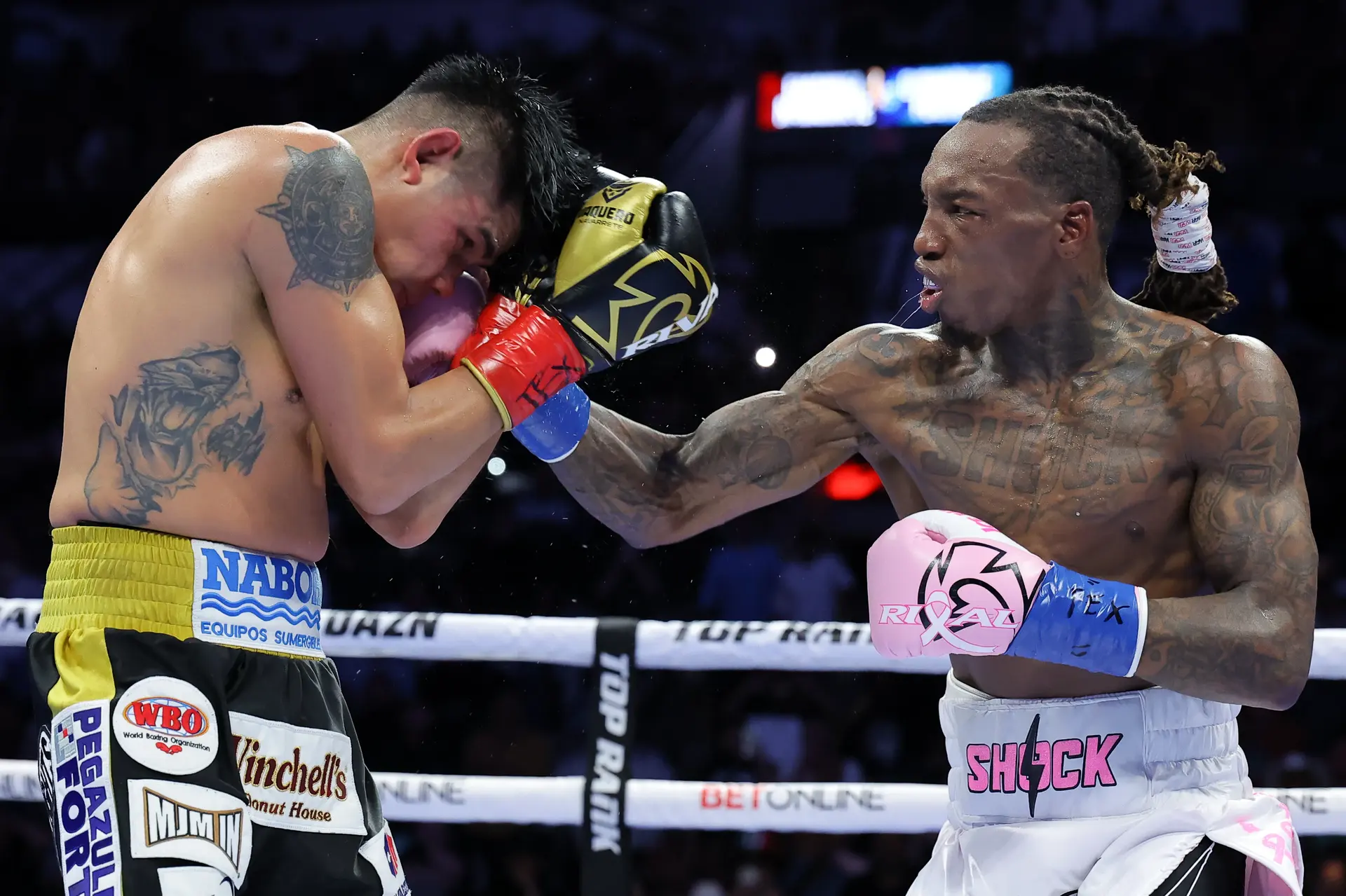 Emanuel Navarrete loses to O'Shaquie Foster by unanimous decision