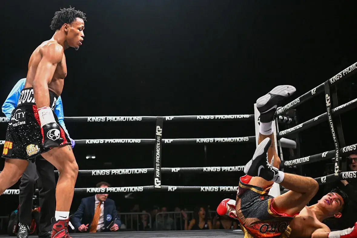 Euri Cedeno finishes Ulices Tovar in one round.