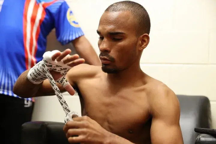 Jonathan Gonzalez wraps his hands.