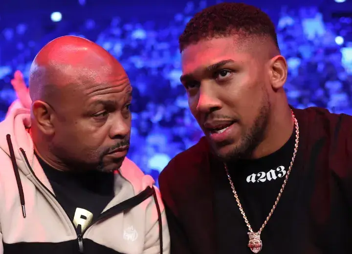 Anthony Joshua (right) with legendary fighter Roy Jones Jnr.