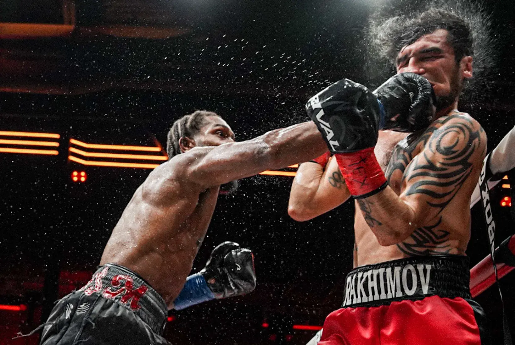 Pauldo lands the knockout blow on Rakhimov. Photo from ProBox