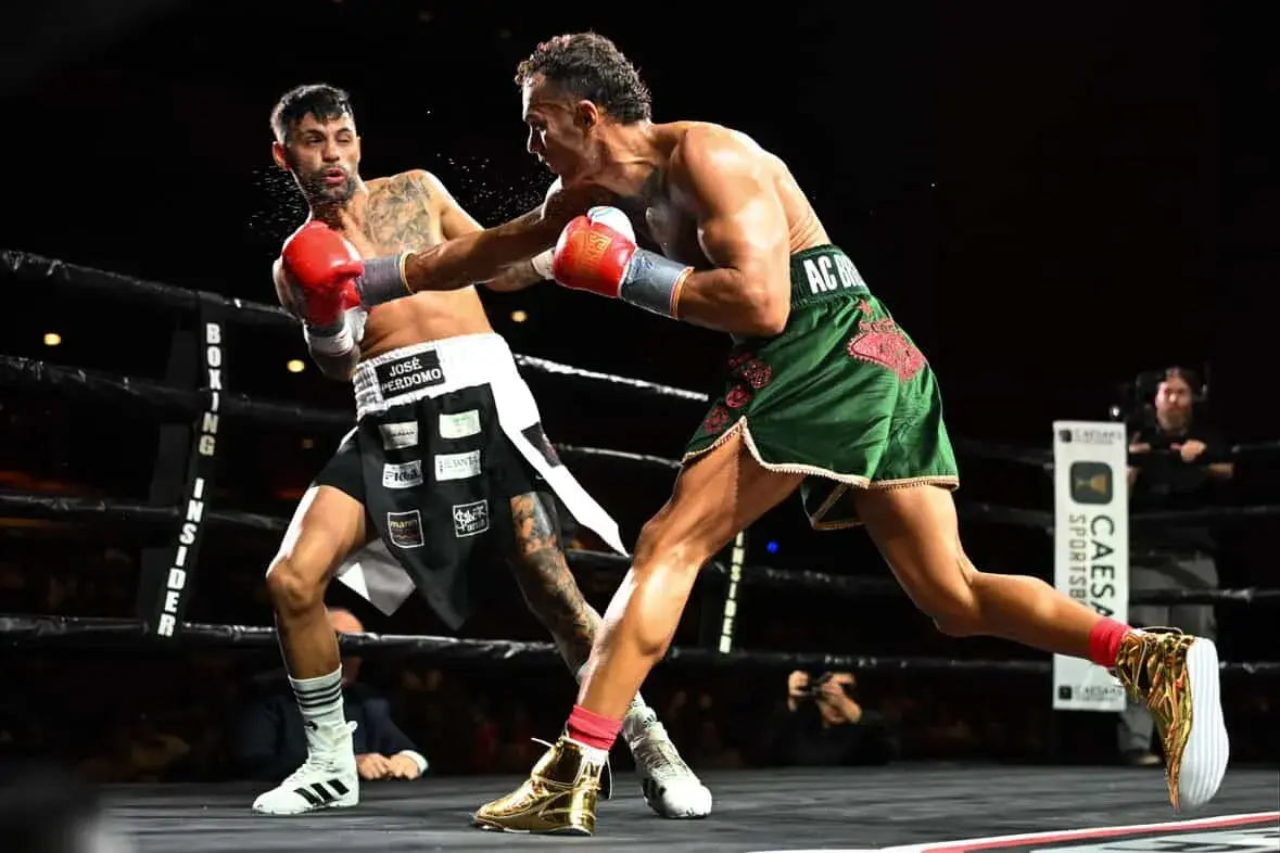 Justin Figueroa lands a right hand on Jose Perdomo.