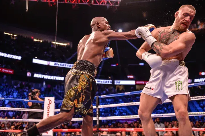 Floyd Mayweather picks Conor McGregor apart during their August 2017 encounter in Las Vegas