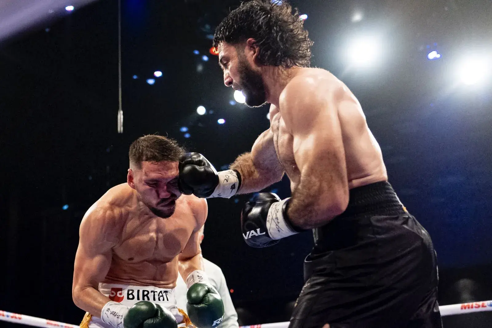 Unal lands a right hand against Zogaj