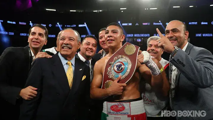 Munguia Cook Fight