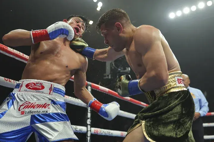 Munguia Derevyanchenko Fight