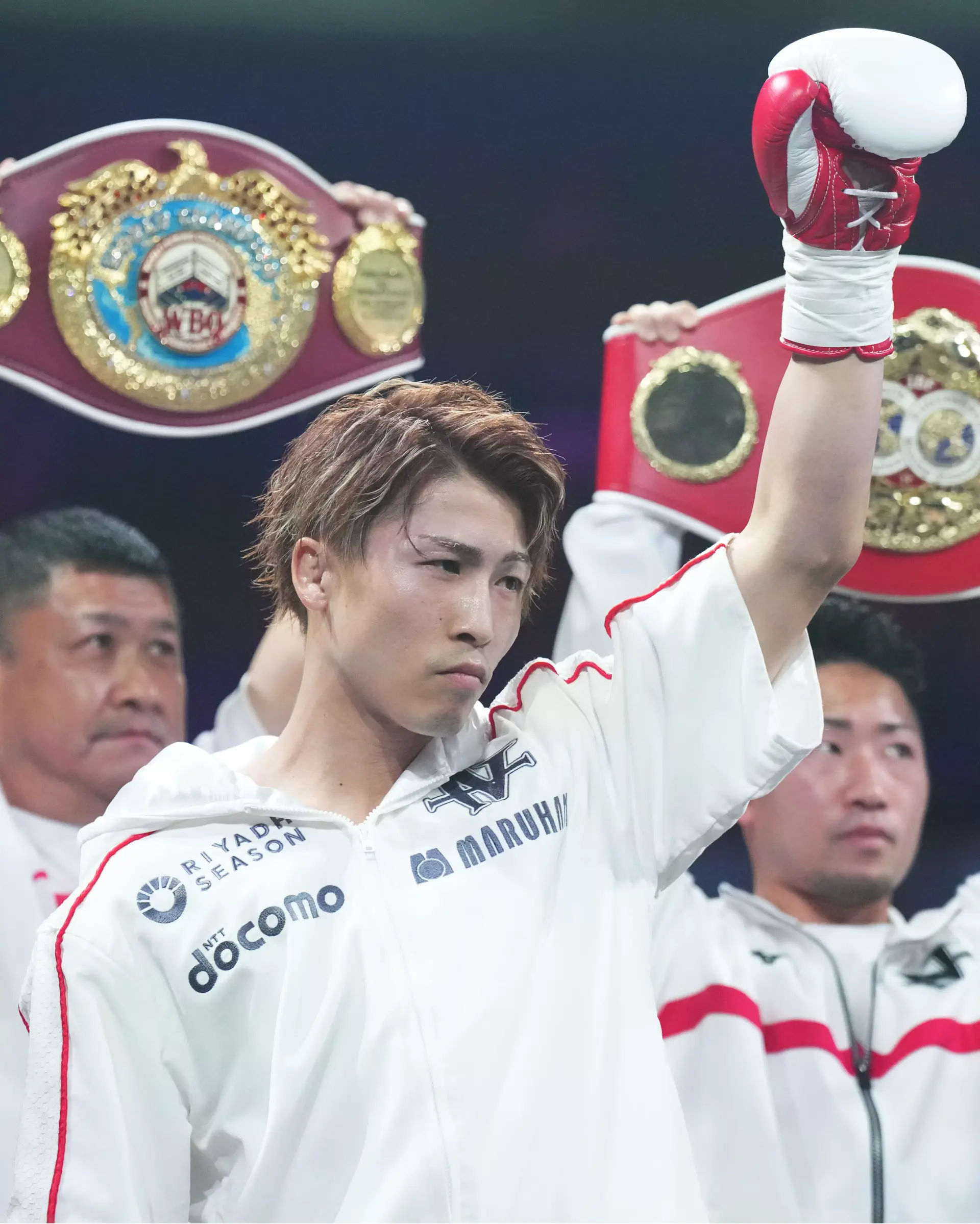 naoya inoue raise hand